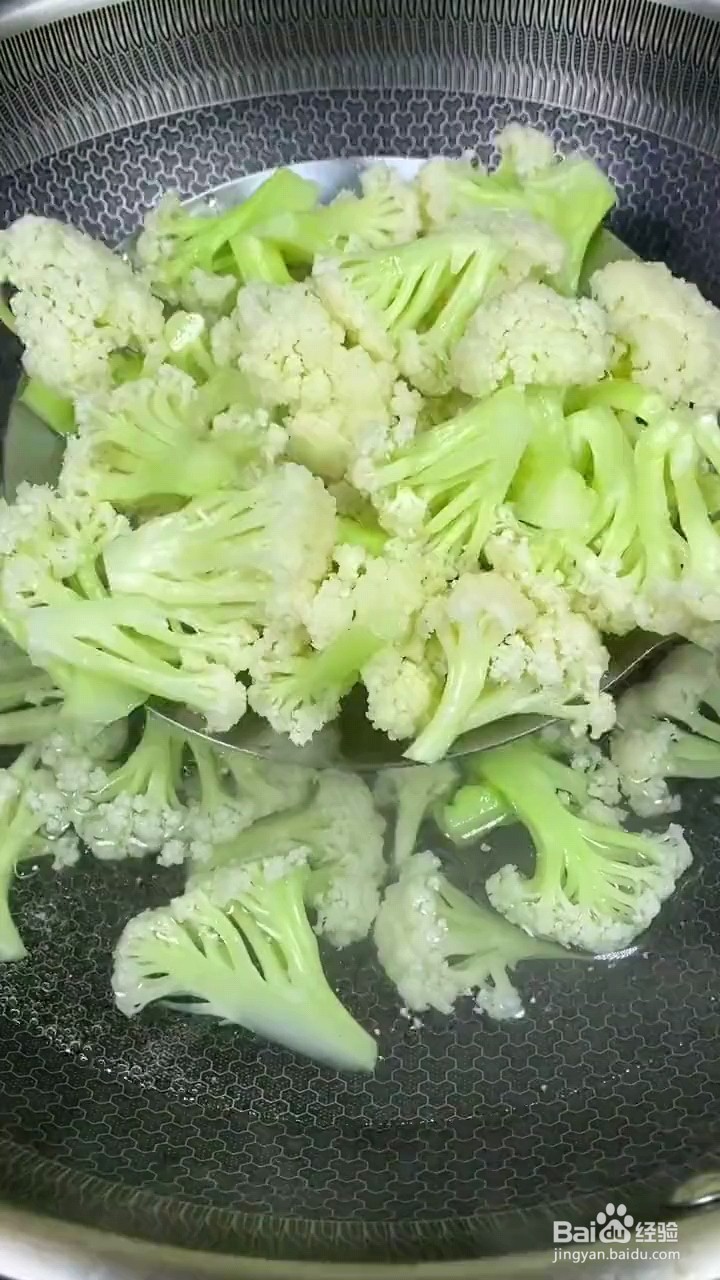 怎么做菜花炒火腿？