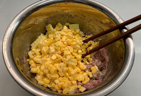 玉米猪肉生煎饺