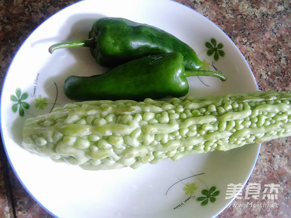 青椒炒苦瓜的做法