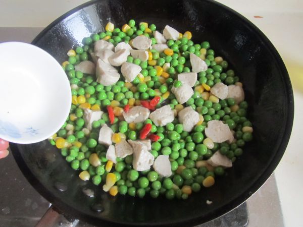 青豆玉米炒鱼丸