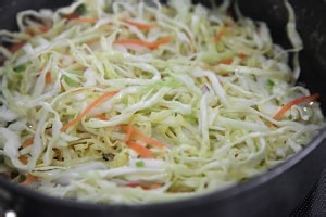 教大家做酱油海鲜炒面