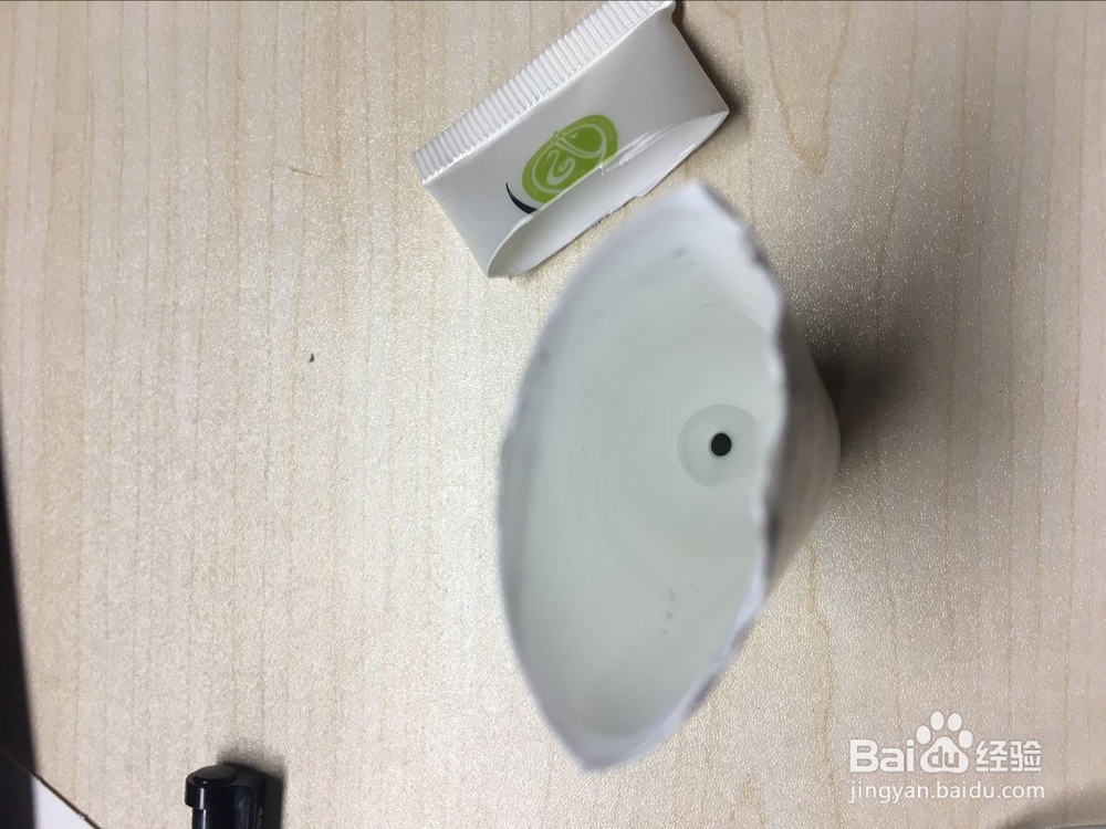 护手霜用完了千万别扔!这样用还能再用一周