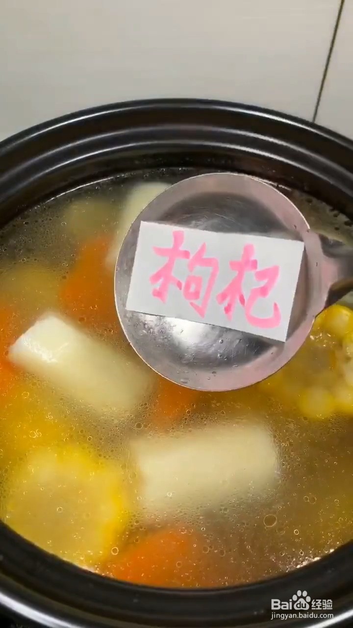 如何在家自制玉米排骨汤