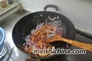 pk街头铁板鱿鱼【香辣洋葱炒鱿鱼】