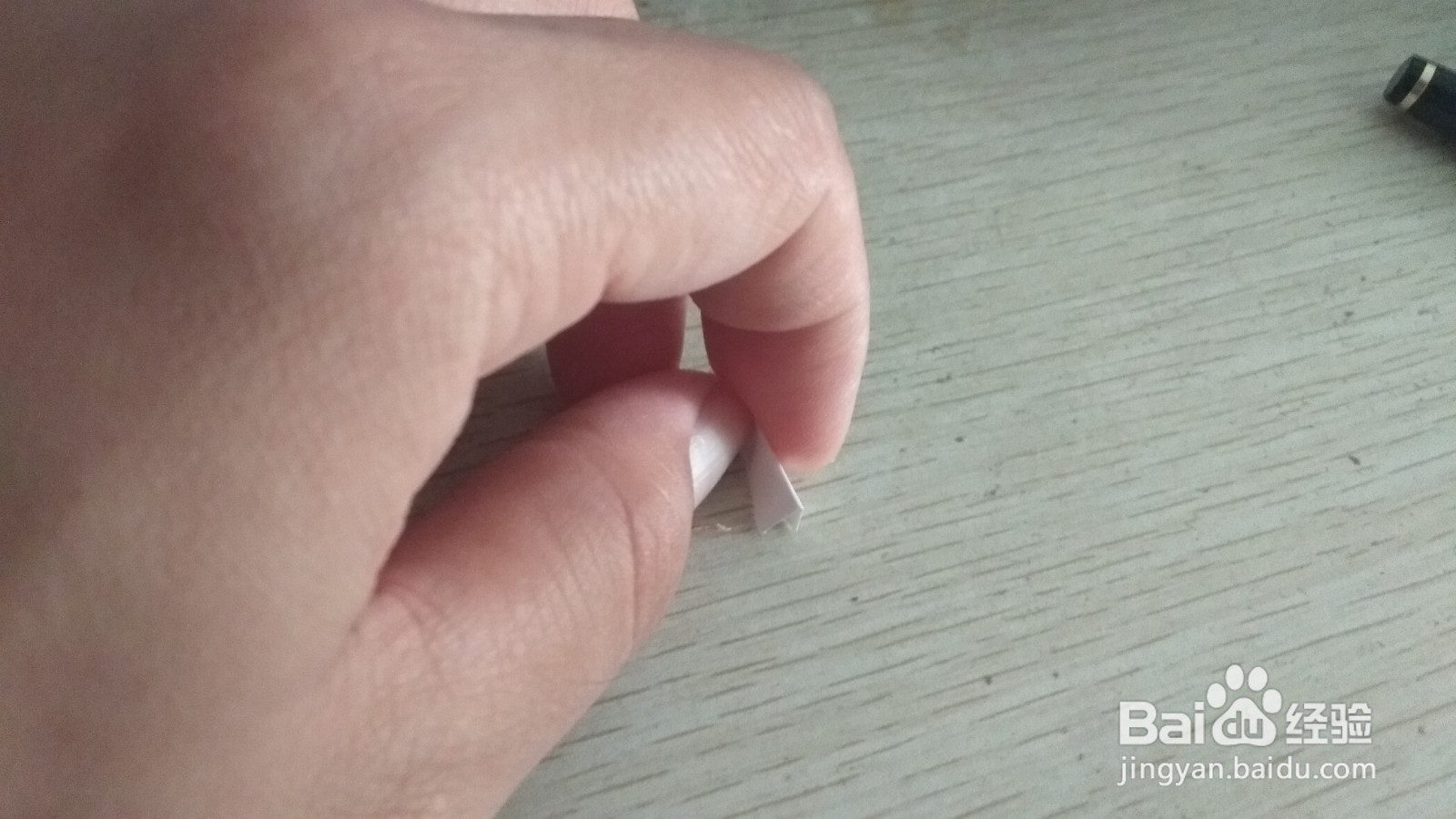 如何用一块长方形纸条做简易的钢笔的支架