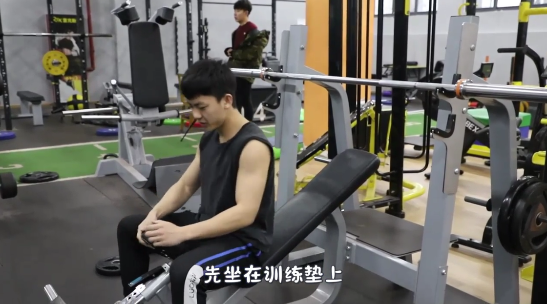 如何练出好看的胸肌