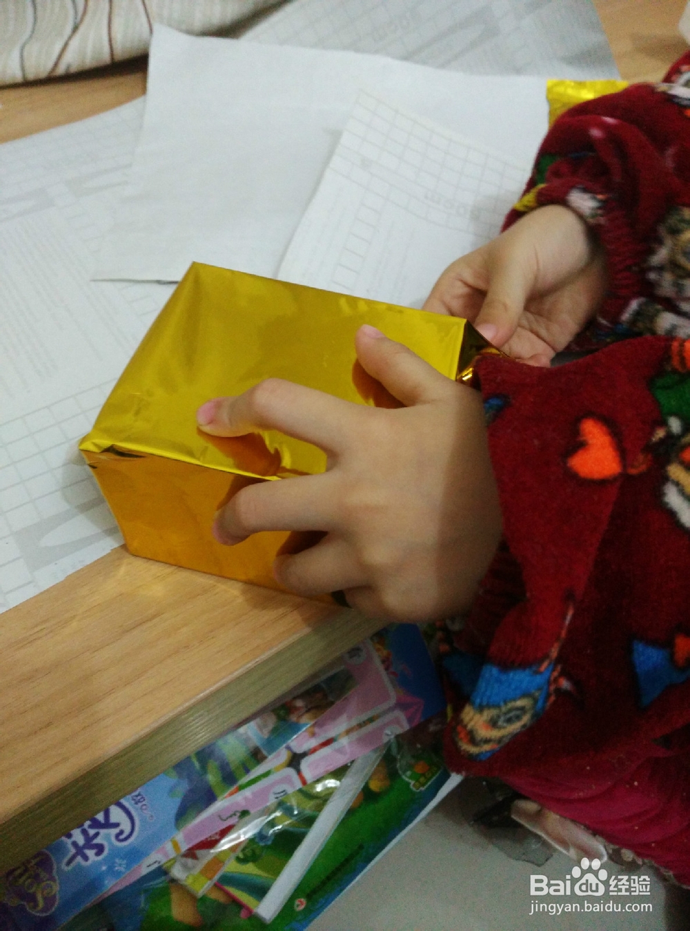 4--6岁幼儿如何自己动手做金光闪闪的奖杯