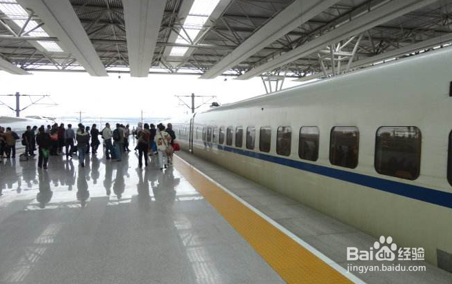 火车动车上怎么补票？