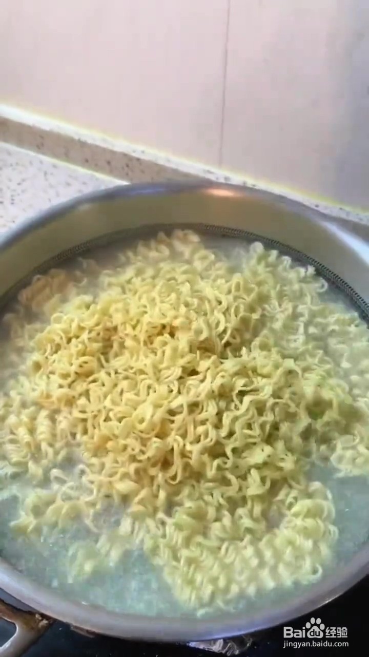 如何制作火腿炒面