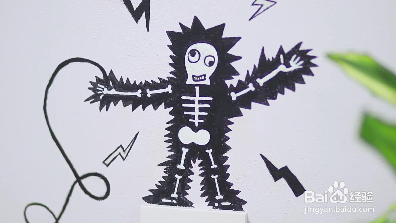 如何手绘开关墙画