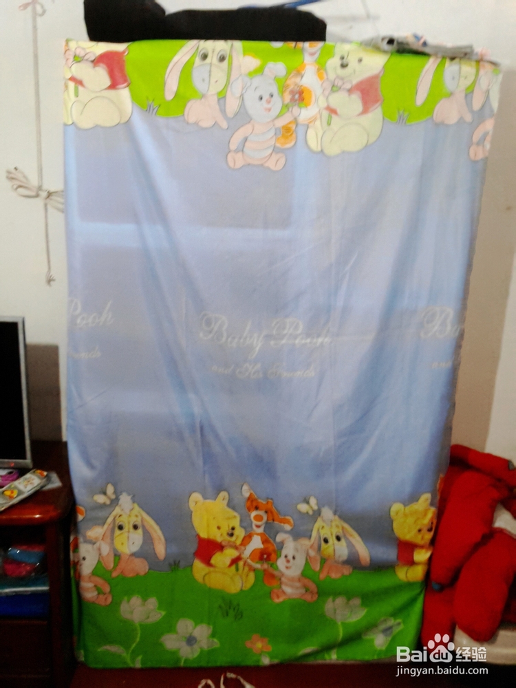 用泡沫箱DIY的简易衣柜