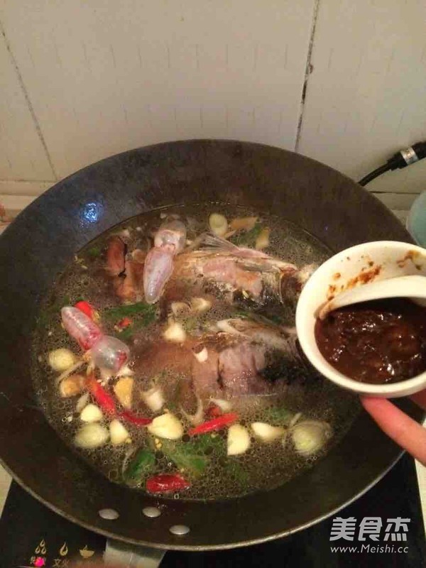 鲫鱼炖土豆的做法
