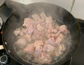 如何制作出美味的排骨汤