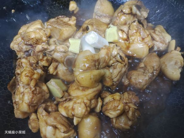 蟹味菇山药粉皮炖鸡腿