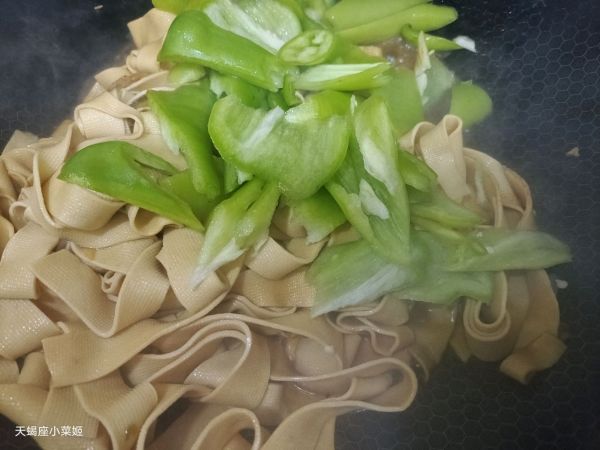 鸡汁尖椒干豆腐