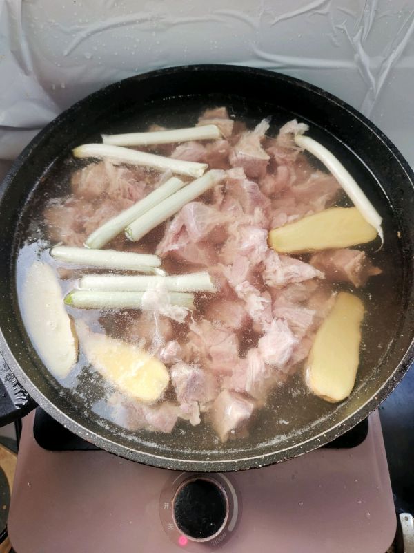 西红柿土豆牛腩煲