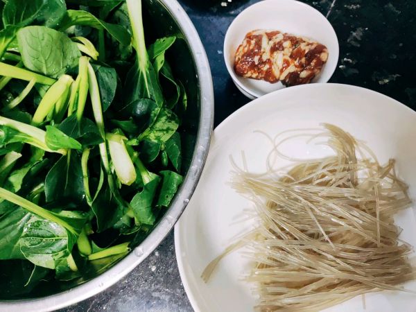 肉沫粉丝鸡毛菜