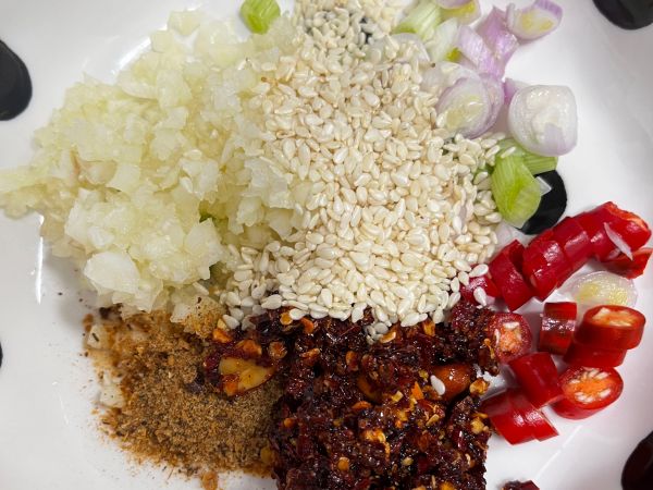 捞汁香菜拌牛肉