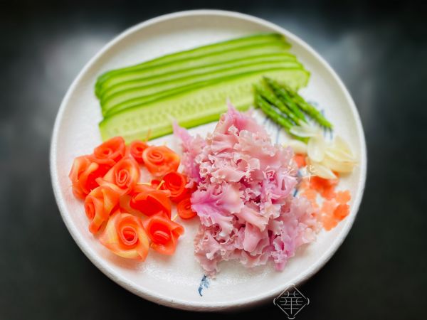 绣球菌蔬果沙拉