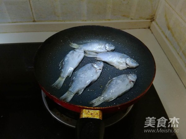 下酒菜之香煎小鲫鱼
