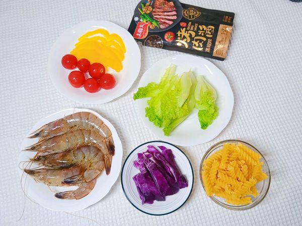 黑椒虾仁意面沙拉