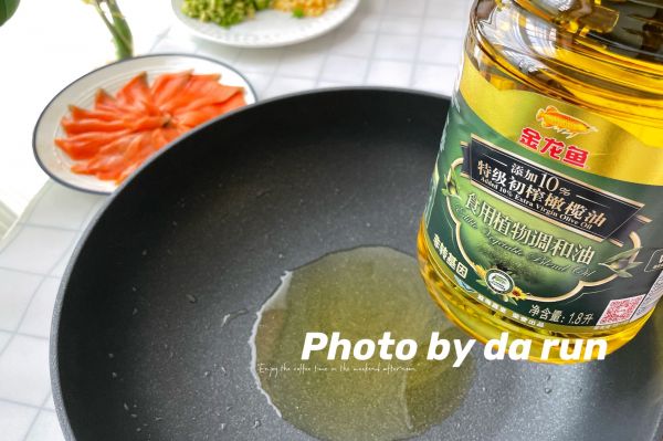 三文鱼牛油果藜麦炒饭