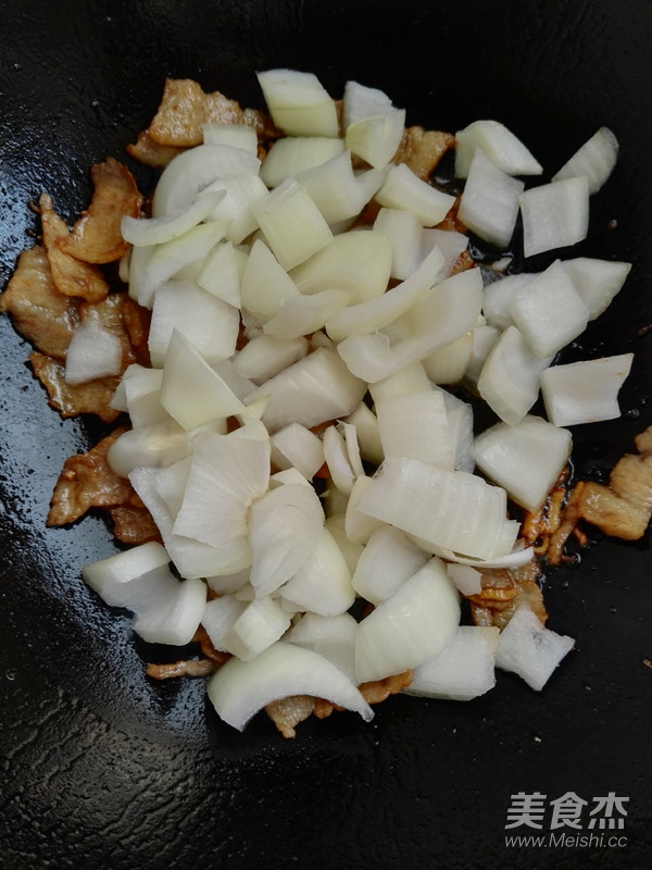 洋葱炒五花肉