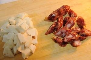 食补养生花菇腊肠芋头焖饭的做法