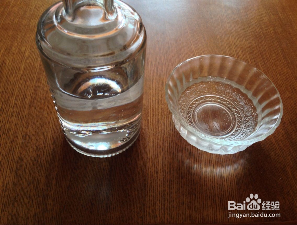 怎样治疗湿疹？艾蒿生姜加高度酒擦拭按摩法