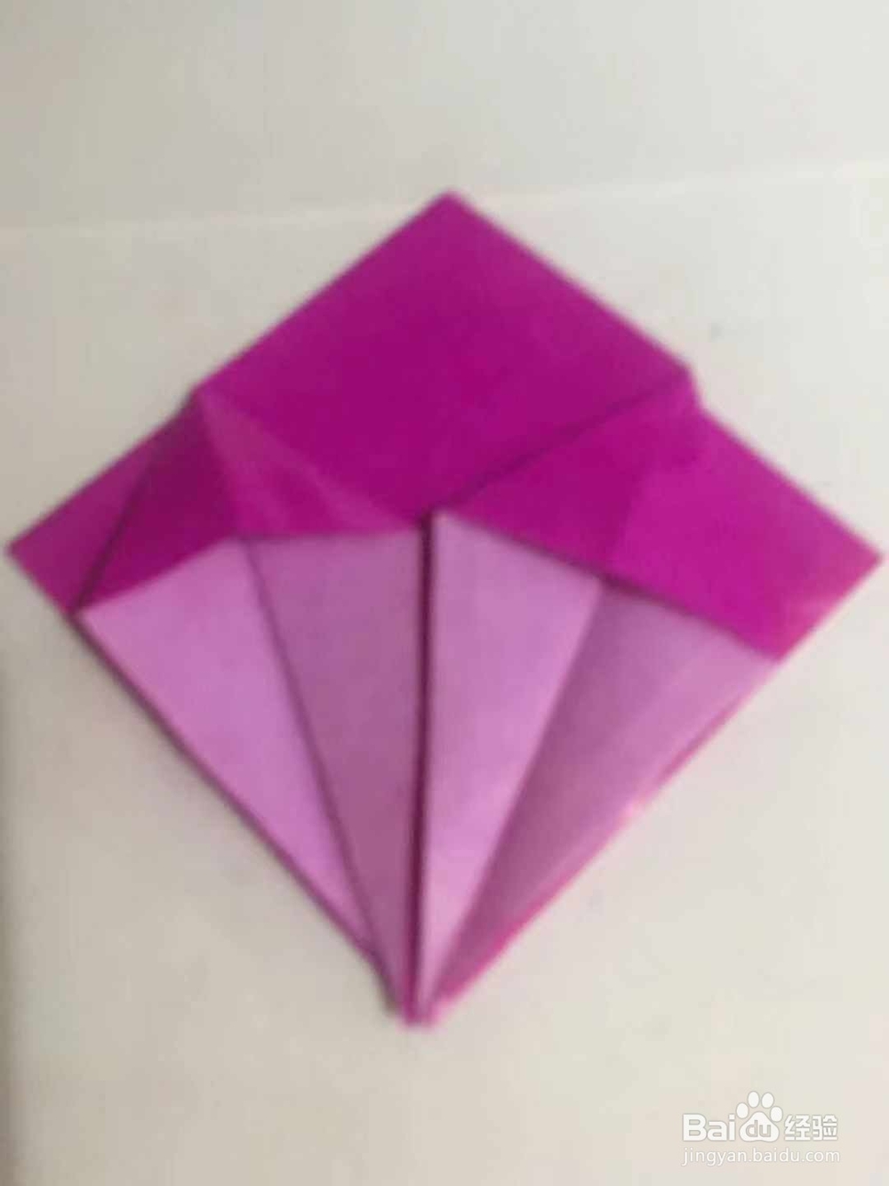 怎样用彩纸折叠一只漂亮的海蜇