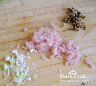 夏季老人养生食谱-丝瓜鸡肉粥做法