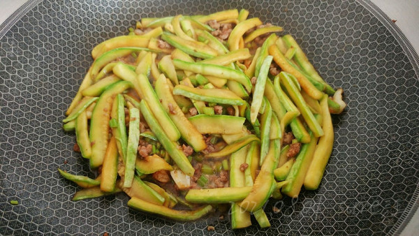 香芹肉酱烧瓜条