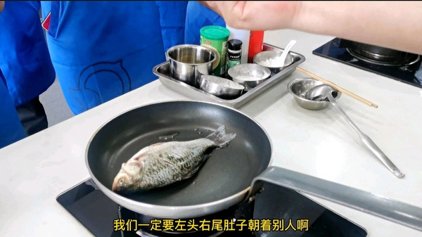 萝卜丝煮鲫鱼汤