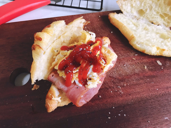 【培根可颂三明治】