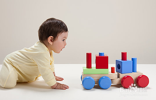 如何对待宝宝“乱扔”东西呢?