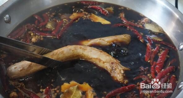 如何自制美味的麻辣鸭脖子