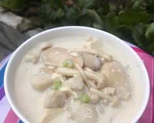 怎么自制菌菇牛奶巴沙鱼汤