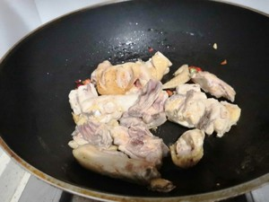 板栗焖鸡做法简介