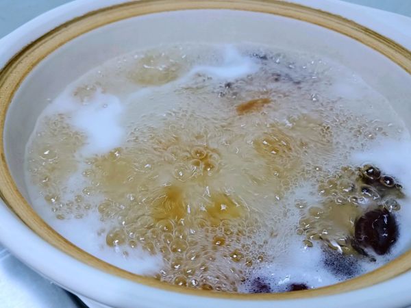 蔓越莓桃胶雪燕羹