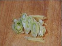 最适合秋天吃的养生保健菜——【鲜山药炒桃仁】