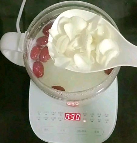 白果百合银耳汤