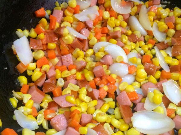 脆皮肠玉米百合杂炒