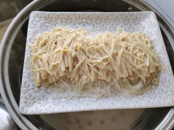 蒜香金针菇蒸粉丝