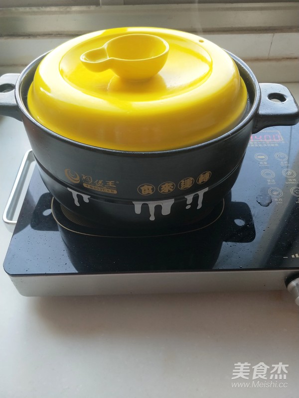 一碗营养佳肴--黄豆蹄髈汤