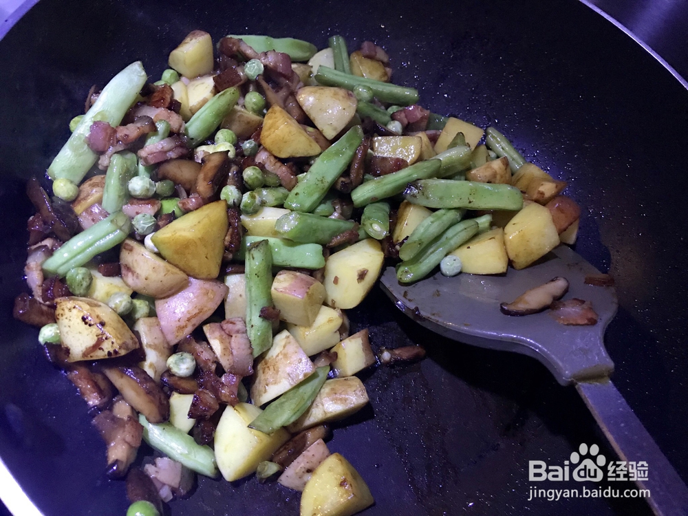 应该这样做香菇腊肉焖饭