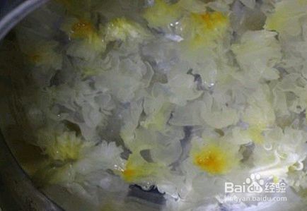 银耳搭配它们熬制一道健脑安神营养汤
