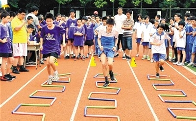 初中生体育课怎么提高学生的积极性