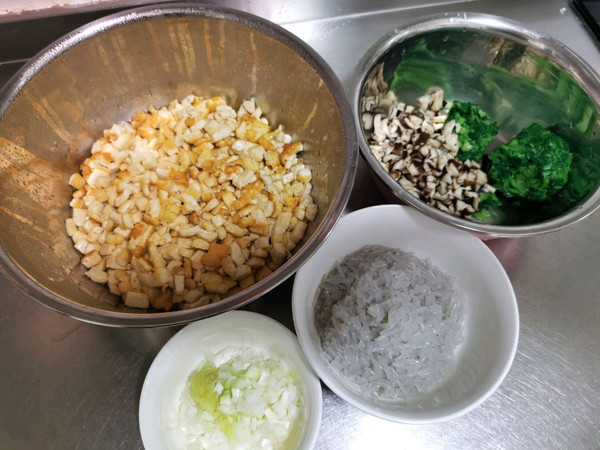 香菇油菜豆腐粉条包子