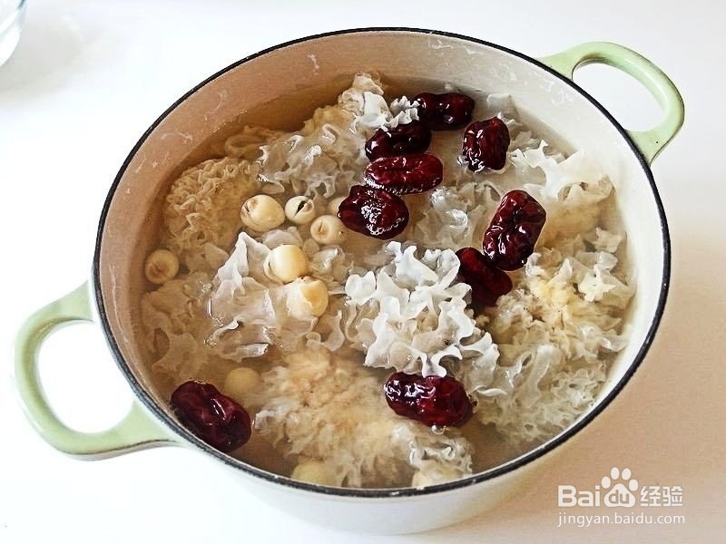 怎样做出家常菜系列之红枣银耳莲子汤