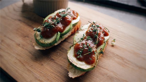 西葫芦开放式三明治